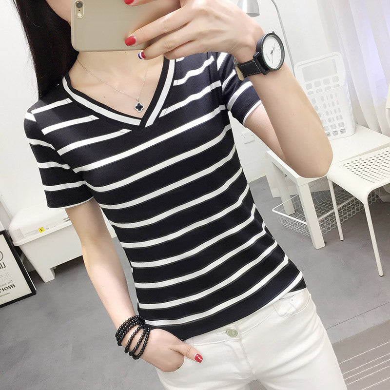 Women's Black And White Striped V-neck Short-sleeved T-shirt