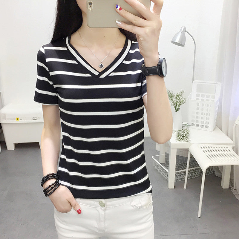 Women's Black And White Striped V-neck Short-sleeved T-shirt