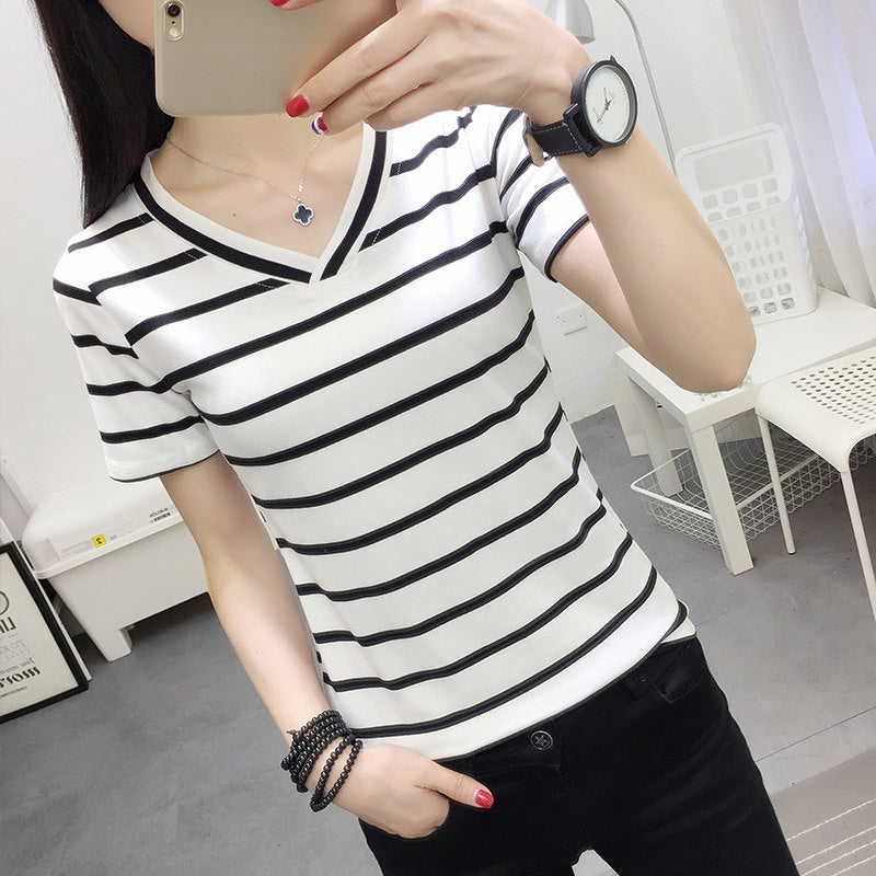 Women's Black And White Striped V-neck Short-sleeved T-shirt